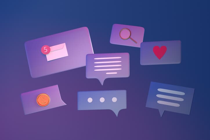 Burbujas de chat de redes sociales, notificaciones e íconos de reacción flotando sobre un fondo violeta